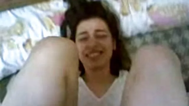 ミニチュア雌犬の後ろから行われる えっち な 動画 イケメン