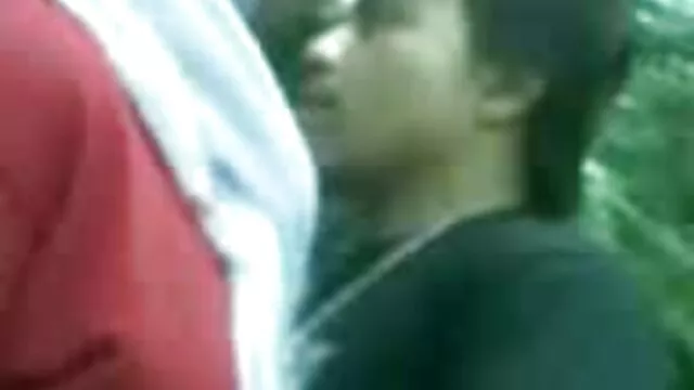 リア-ローウェルは彼女の帽子で知られている えっち 動画 イケメン